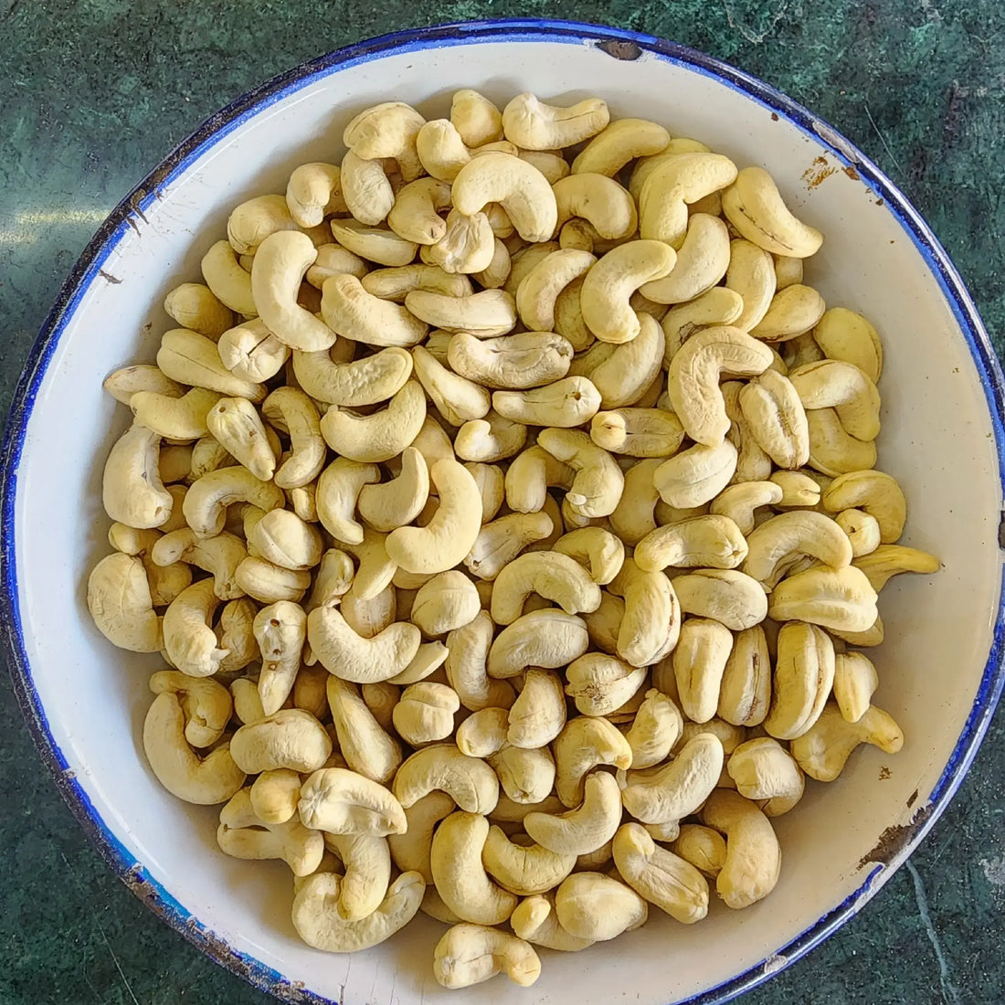 Kaju W320 મીડીયમ  આખા કાજુ