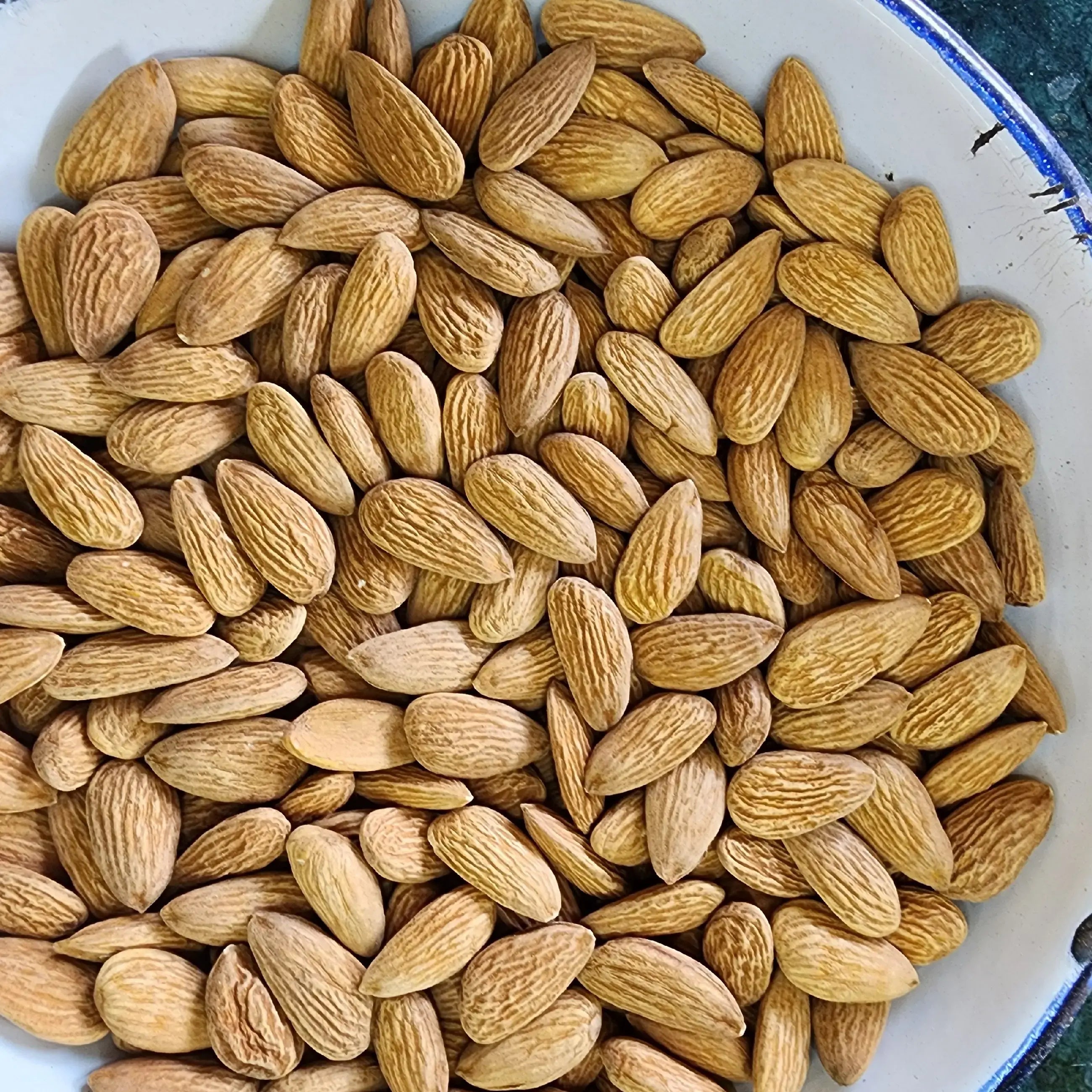 Independent ALMOND સૂકી બદામ