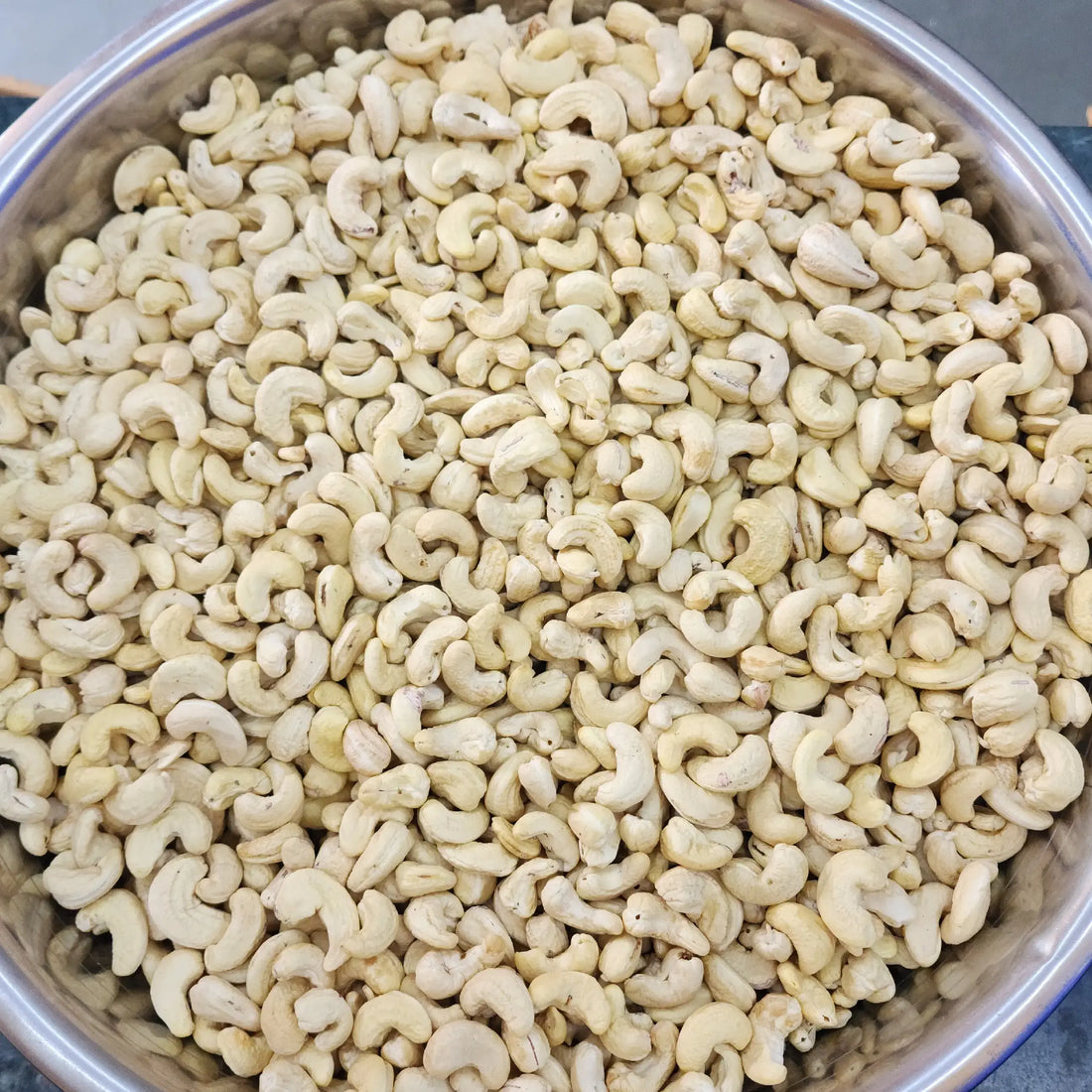 Kaju W400 નાના આખા કાજુ